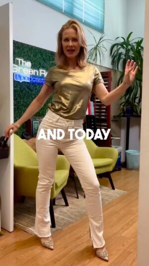 Josie Davis Instagram - So soft so comfortable so metallic 🔥

Josie Davis loves to shine. 
 
Watch her Imperfect Pod 

Just click the link in @josiedavis bio 👌

BE COMFORTABLE AND NEVER BORING 

SHOW YOUR GUESTS YOUR LIGHT