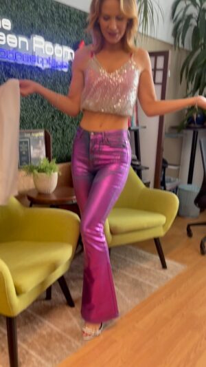 Josie Davis Instagram - Shooting the next episode of my podcast! A little behind-the-scenes peak for you of episode number five!

Jean’s: @madisonmaison @madisonstyle 
Singer: @ninastorey 
Studio: @podcastplace