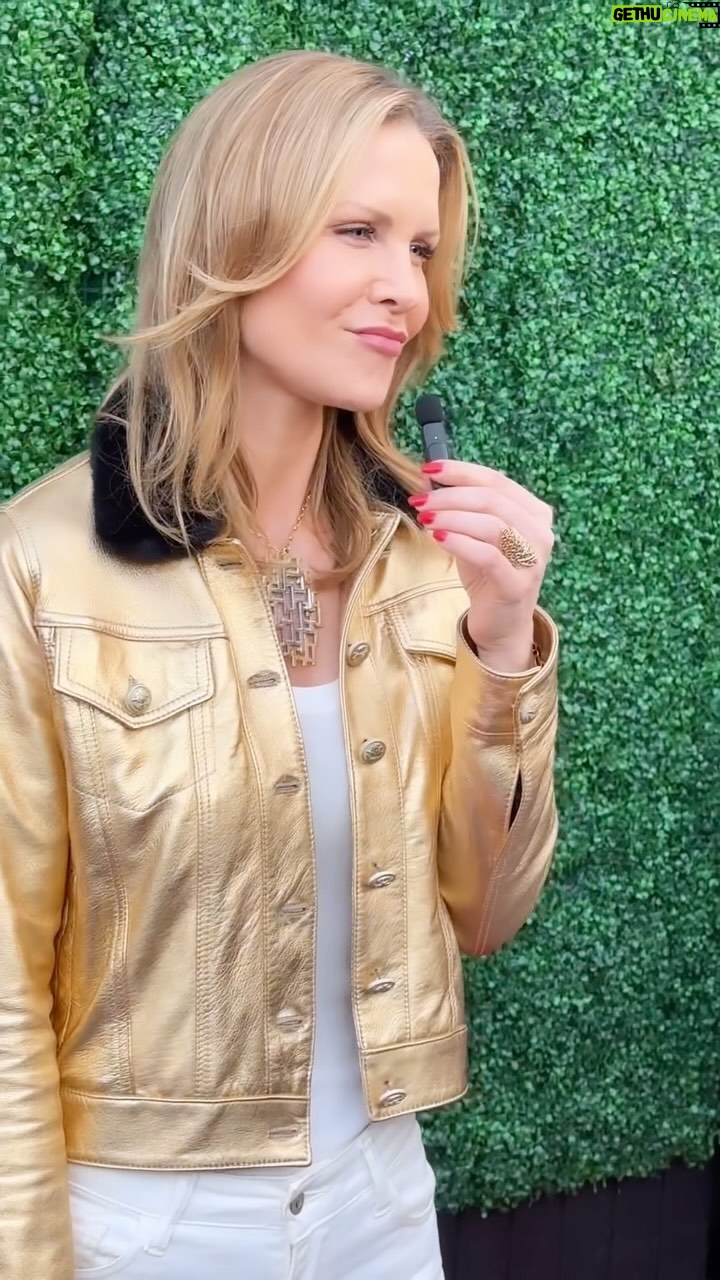 Josie Davis - 3 Likes - A quick little red carpet to support @iamjamiefoxx and @msvfox’s @notanotherchurchmovie
Jacket & Jeans: @madisonmaison
White knit tank: @shopgigimoda
#jamiefoxc #vivicagox #redcarpet #moviepremiere @valerie.mccaffrey.58