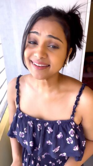 Jovita Livingston Jones Instagram - This used to top my playlist once upon a time❤️ #sarasarasaarakathu ❤️🎤 #myvoice #karaokediaries 
#homejamming 

#reels #trending #music #tamilmusic #instagram #trendingreels #tamilsongcovers