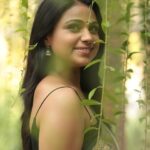 Jovita Livingston Jones Instagram - In bloom 💚 📸 @sat_narain #saree #nothinglikesaree #jovitalivingston