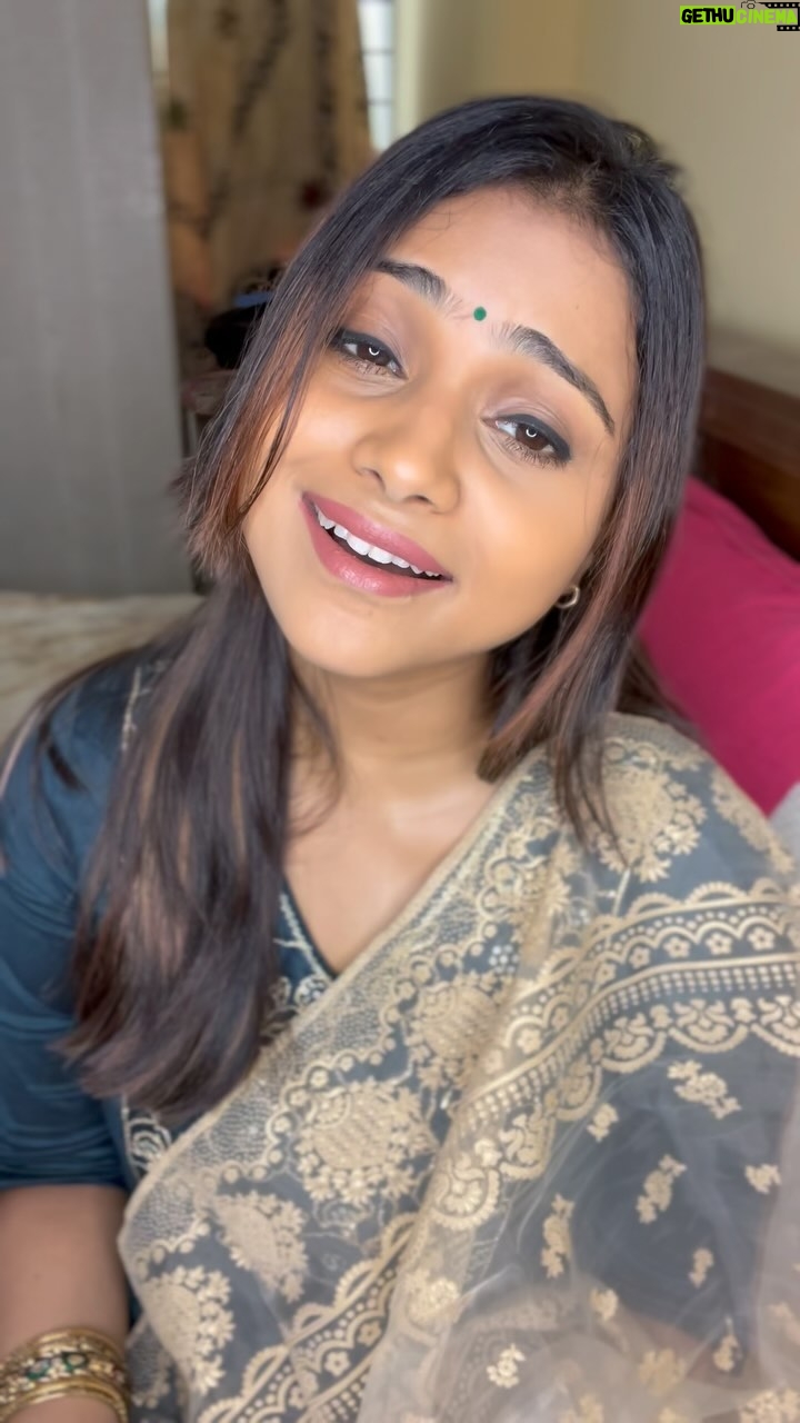 Jovita Livingston Jones Instagram - Been a while ❤️🎤 #piraithedum #myvoice #karaokediaries #reels #trending #trendingreels #tamilsongcovers #covers #music #instagram #myvoice #karaokesinging #tamilmusic #instagram #instacovers #jovitalivingston #jovitasings