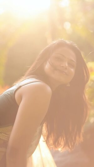 Jovita Livingston Jones Instagram - காவலில் நிலை கொள்ளாமல் தாவுதே மனது 💚✨ 

📸 @sat_narain 
Editing @portraitsbypb 

#reels #trending #reelsinstagram #instagram #instareels #saree #reelslove #reelitfeelit #jovitalivingston