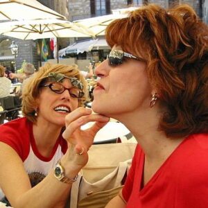 Joy Behar Instagram - #TBT What girlfriends are for. 👌🏼