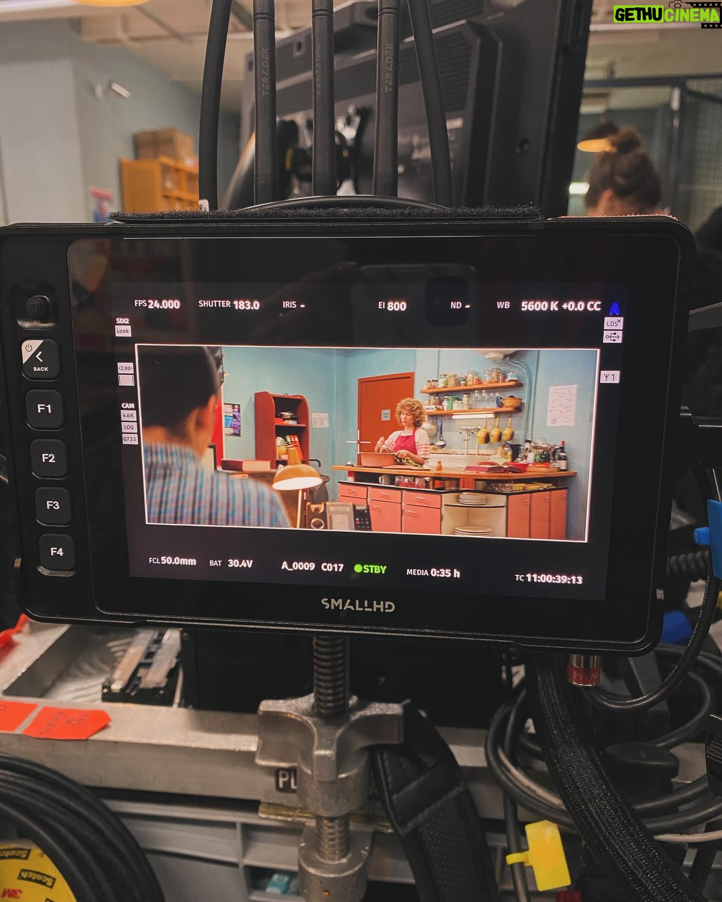 Joy Esther Instagram - Une première semaine trop chouette sur le film Babylone de Jérôme L’Hotsky @diemxdiem @eliesemounofficiel @alyzeelalande @andy.cocq @esteban_naivenewbeaters @writerz_production 🎬🥰