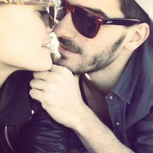 Joy Esther Instagram - 10 anni fa, hai fatto battere di nuovo il mio cuore ♥️ 
Auguri amore mio 
#10anni #10yearsanniversary #noidue