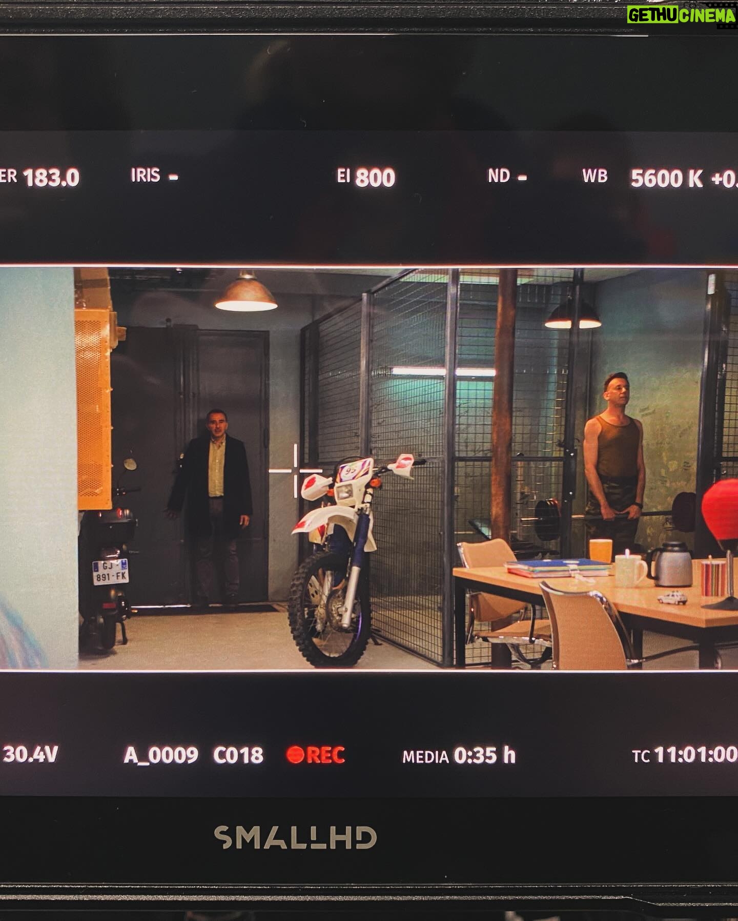 Joy Esther Instagram - Une première semaine trop chouette sur le film Babylone de Jérôme L’Hotsky @diemxdiem @eliesemounofficiel @alyzeelalande @andy.cocq @esteban_naivenewbeaters @writerz_production 🎬🥰