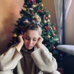 Joy Esther Instagram - Y a plus qu’à attendre 364 jours 🎄
