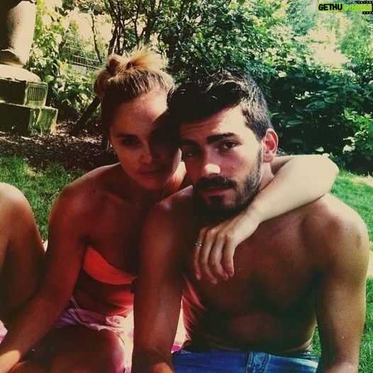 Joy Esther - 3 Likes - 10 anni fa, hai fatto battere di nuovo il mio cuore ♥️
Auguri amore mio
#10anni #10yearsanniversary #noidue