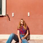 Joy Esther Instagram - Sun Day ☀️ Spring is coming🌻 dans le Levi’s de mon mec 🥰