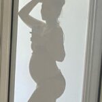 Joy Esther Instagram – Passage de 38 à 39  ans 🥰 ce fût merveilleux (sauf quand j’ai vomi à peu près 9 mois 😆) 
C’était il y a quelques jours 🎂 et merci à vous pour vos nombreux messages ♥️ 
L’an prochain grosse teuf for the big 4 🥳🤪
(Je précise que ce n’est pas une nouvelle grossesse 🥵)

Merci @stefan_sn et @romainrigalinsta pour ces jolies photos 🥰