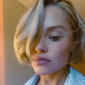 Joy Esther Instagram - Short hair rules (and wins)