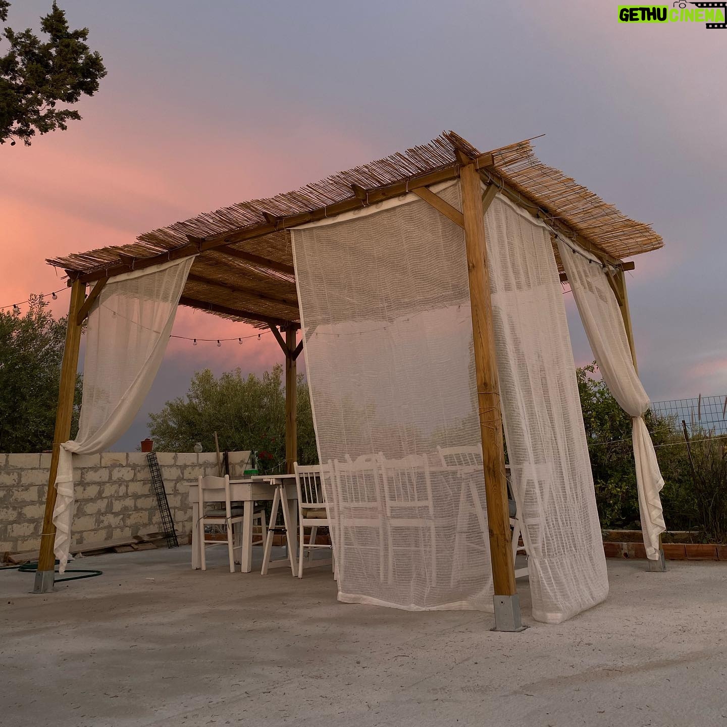 Joy Esther - 3 Likes - L’été 2022 🤍☀️ fût chaud, simple, tranquille, beau 🥰
#estate2022 #casa #ramdompic #myhappyplace #siciliabella