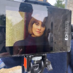 Joy Esther Instagram - C’est une fin de tournage ! 
Merci à toutes les équipes qui ont travaillé sur ce film 🥰🎬
Merci @thierrybourcy de m’avoir offert ce joli rôle ♥️ 

#enora #cinema @production_black_ocean