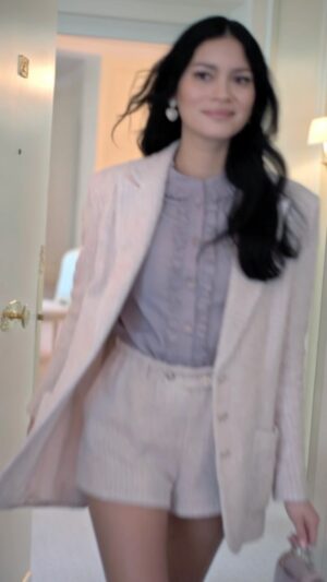 Juana Burga Instagram - La actriz peruana #JuanaBurga se adentra en la semana de la moda francesa y nos invitó al detrás de escenas del desfile de la colección Otoño-Invierno 2024 de Chanel. Acompáñala mientras nos revela la elección de su atuendo para este #GRWM.

Video: @miguelpenastudios