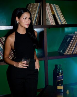 Juana Burga Instagram - #Ad Rewind 2023… momentos tan únicos que merecen celebrarse. Santé! 🥃✨ 

@pe.johnniewalker #BlueLabel #Publicidad 

📸 @mrlipman