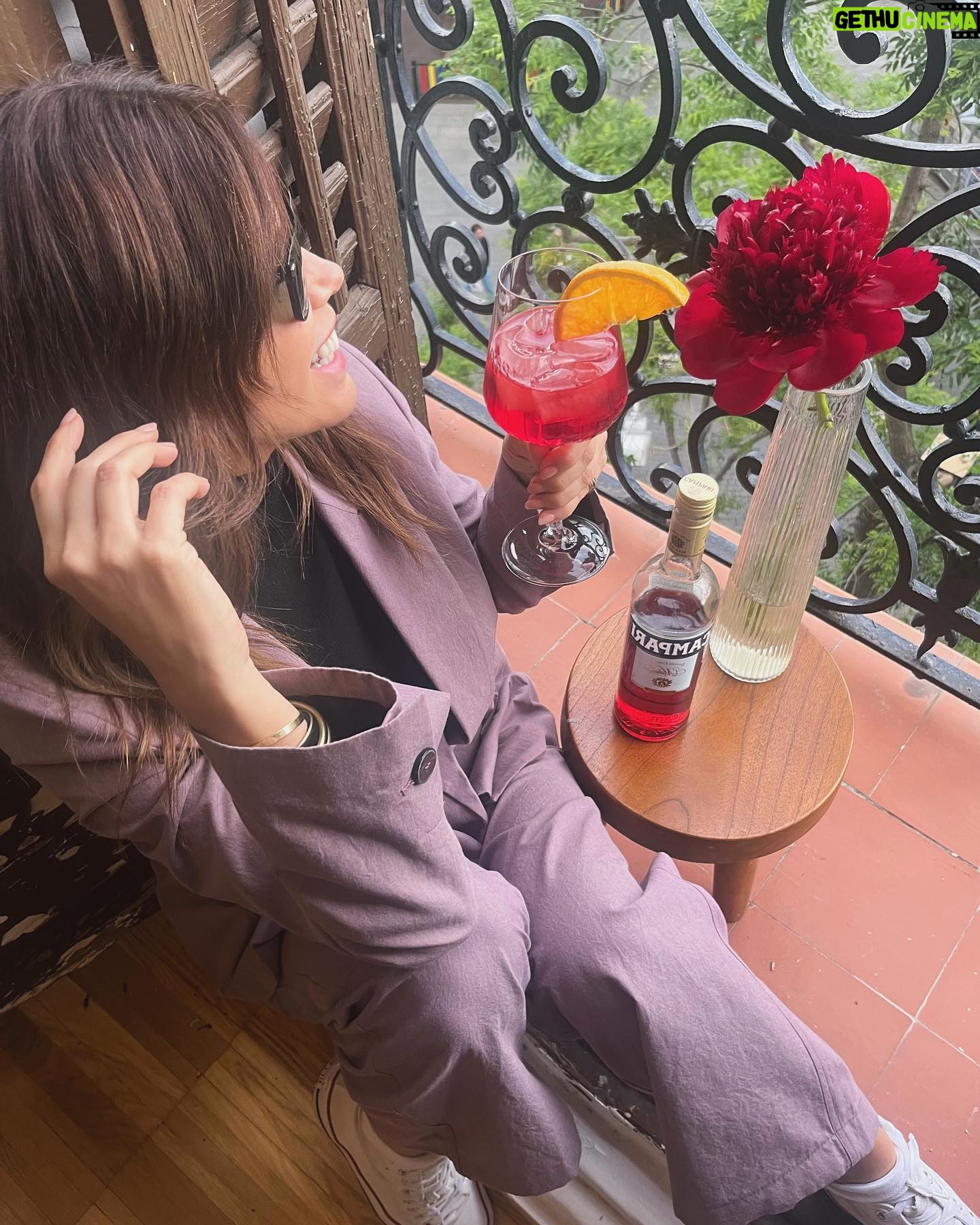 Juana Acosta - 3 Likes - Brindo porque se aproxima una nueva aventura en @festivaldecannes de la mano de @campariofficial @campari_spain y este año presentando película; que felicidaaad! Cheers! ❤️#CampariCinema #Cannes2024