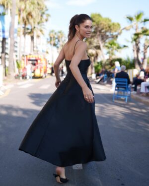Juana Acosta Instagram - Noche de estreno ❤️ Cannes 2024
Gracias @the2ndskinco @cartier @casadeiofficial @beautyexpertlancome @lancomeofficial @olasevich #Makeup @melturlay #Cannes2024 @merakiagents @festivaldecannes