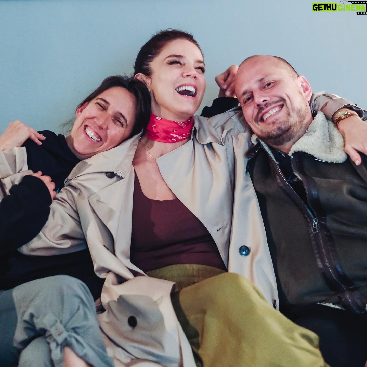 Juana Acosta - 3 Likes - It’s a wrap!!!! ❤️ Casi 4 meses con el mejor equipo posible; cuánto talento y cuánta calidad humana, me voy llena de amor y de gratitud. Los adoro! @netflixlat @netflixcolombia @tisproductions_