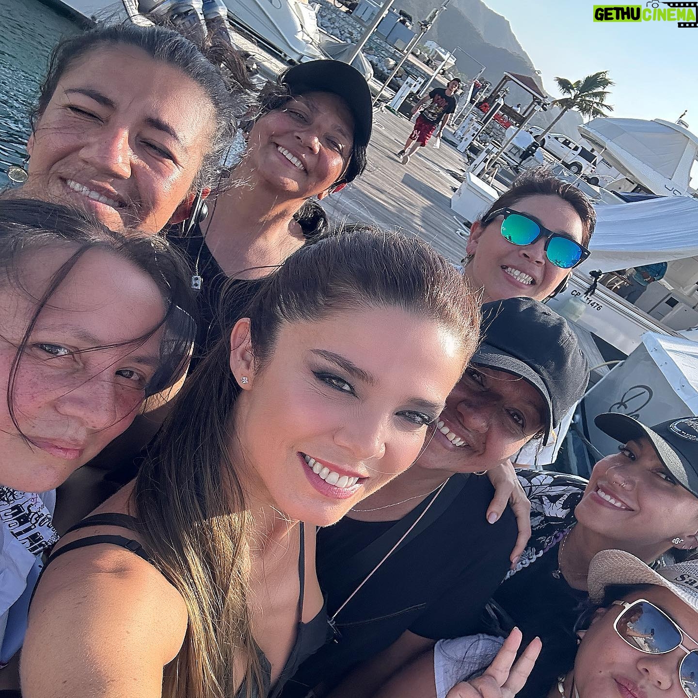 Juana Acosta - 3 Likes - It’s a wrap!!!! ❤️ Casi 4 meses con el mejor equipo posible; cuánto talento y cuánta calidad humana, me voy llena de amor y de gratitud. Los adoro! @netflixlat @netflixcolombia @tisproductions_
