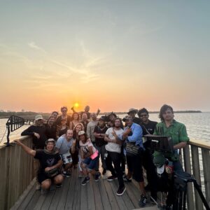 Juana Acosta Instagram - It’s a wrap!!!! ❤️ Casi 4 meses con el mejor equipo posible; cuánto talento y cuánta calidad humana, me voy llena de amor y de gratitud. Los adoro! @netflixlat @netflixcolombia @tisproductions_
