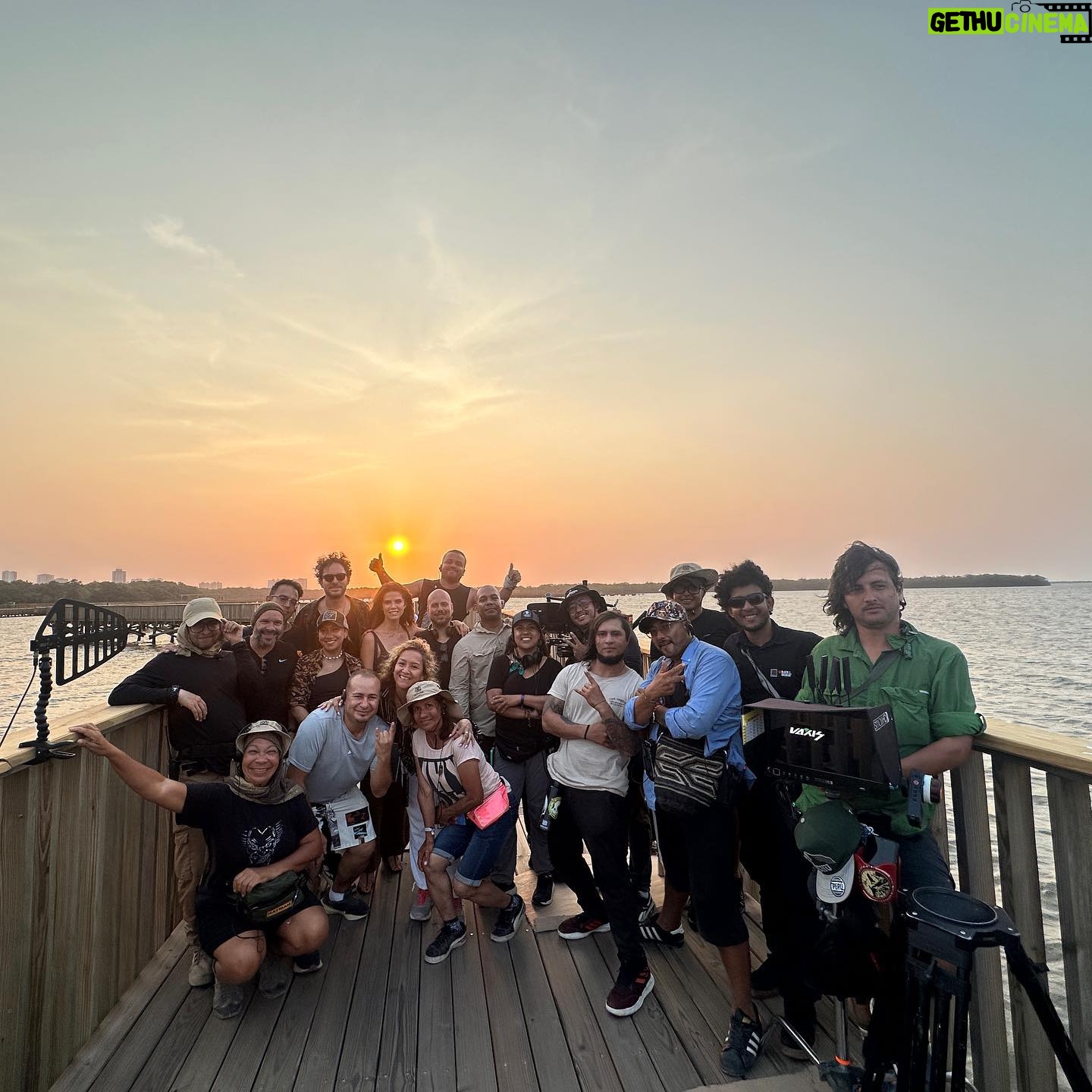 Juana Acosta - 3 Likes - It’s a wrap!!!! ❤️ Casi 4 meses con el mejor equipo posible; cuánto talento y cuánta calidad humana, me voy llena de amor y de gratitud. Los adoro! @netflixlat @netflixcolombia @tisproductions_