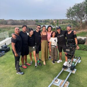 Juana Acosta Instagram - It’s a wrap!!!! ❤️ Casi 4 meses con el mejor equipo posible; cuánto talento y cuánta calidad humana, me voy llena de amor y de gratitud. Los adoro! @netflixlat @netflixcolombia @tisproductions_