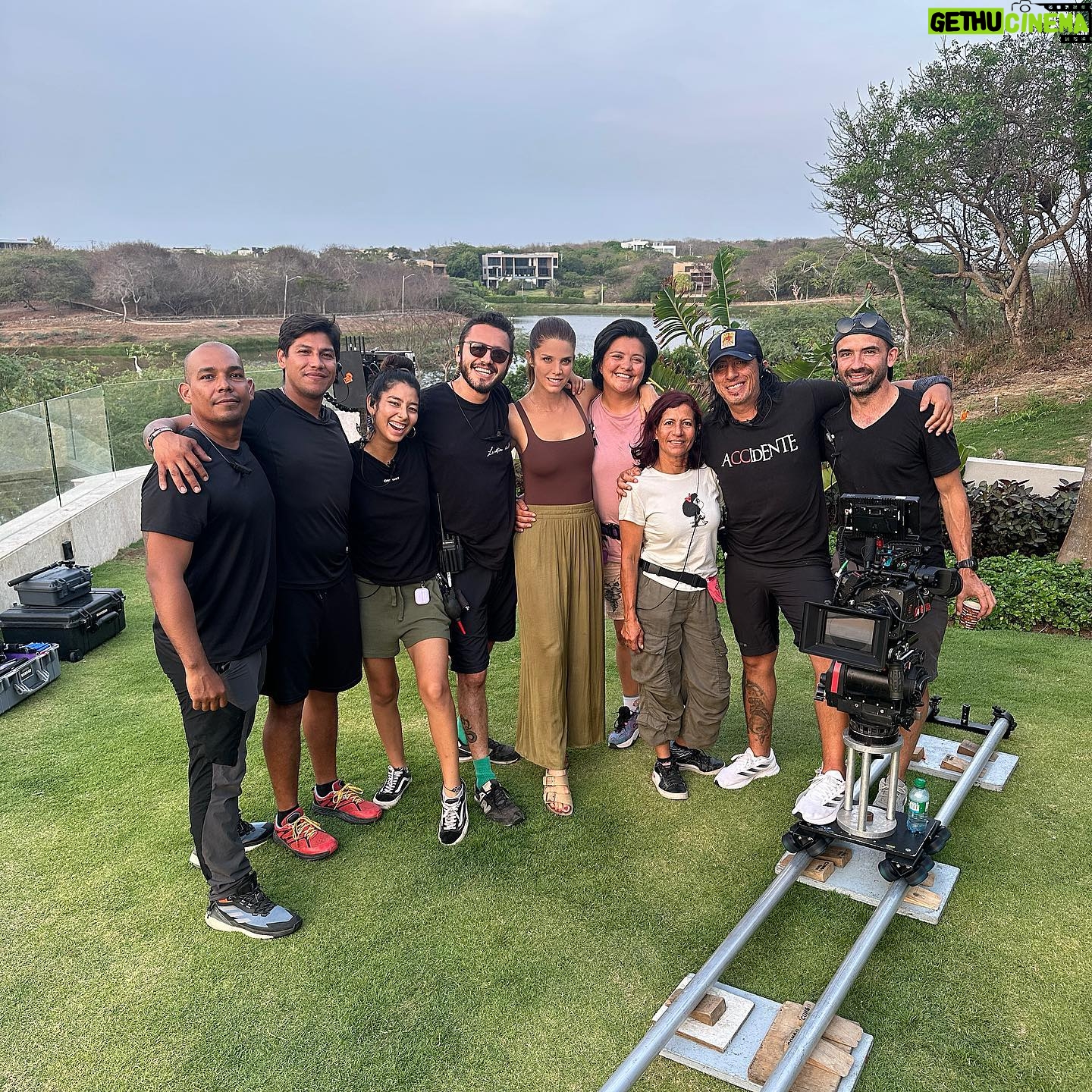 Juana Acosta - 3 Likes - It’s a wrap!!!! ❤️ Casi 4 meses con el mejor equipo posible; cuánto talento y cuánta calidad humana, me voy llena de amor y de gratitud. Los adoro! @netflixlat @netflixcolombia @tisproductions_
