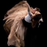 Juana Acosta Instagram - El teatro como vía para el conocimiento y la transformación de uno mismo y de la sociedad, el teatro como vehículo sanador… #DíaDelTeatro 🤍 #ElPerdón Te extraño @chevi_muraday