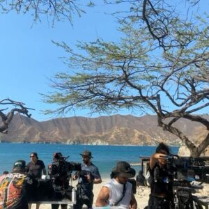 Juana Acosta Instagram - It’s a wrap!!!! ❤️ Casi 4 meses con el mejor equipo posible; cuánto talento y cuánta calidad humana, me voy llena de amor y de gratitud. Los adoro! @netflixlat @netflixcolombia @tisproductions_