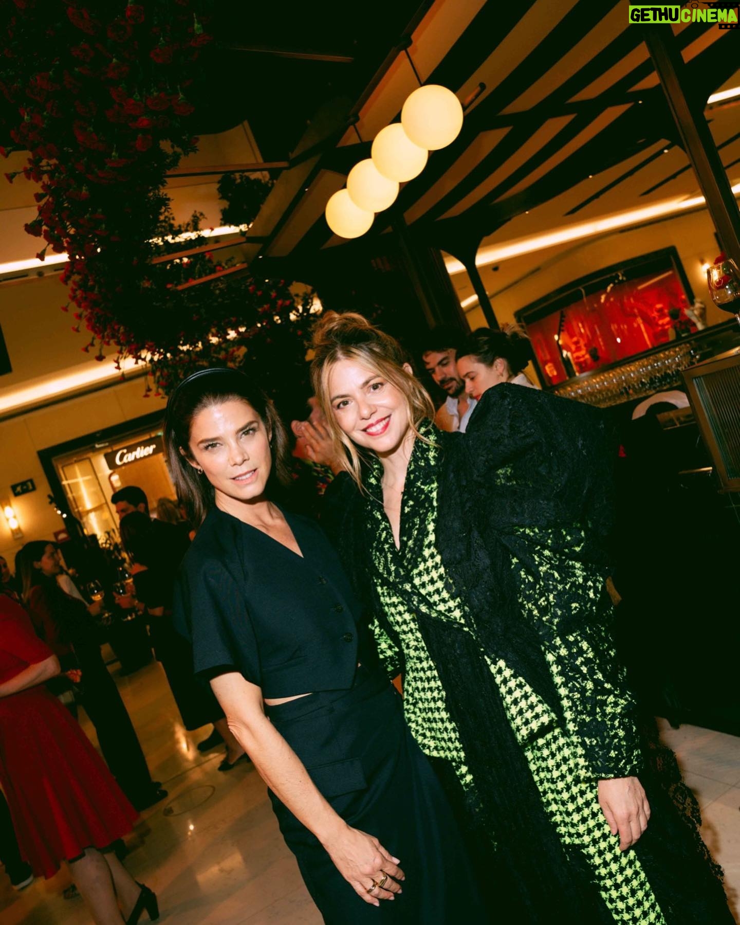 Juana Acosta - 3 Likes - Y también nos fuimos de Verbena con @voguespain en @galeria.canalejas ❤️ Gracias @ineslorenzo & @verenabt ✨
📸: @sharonlopez