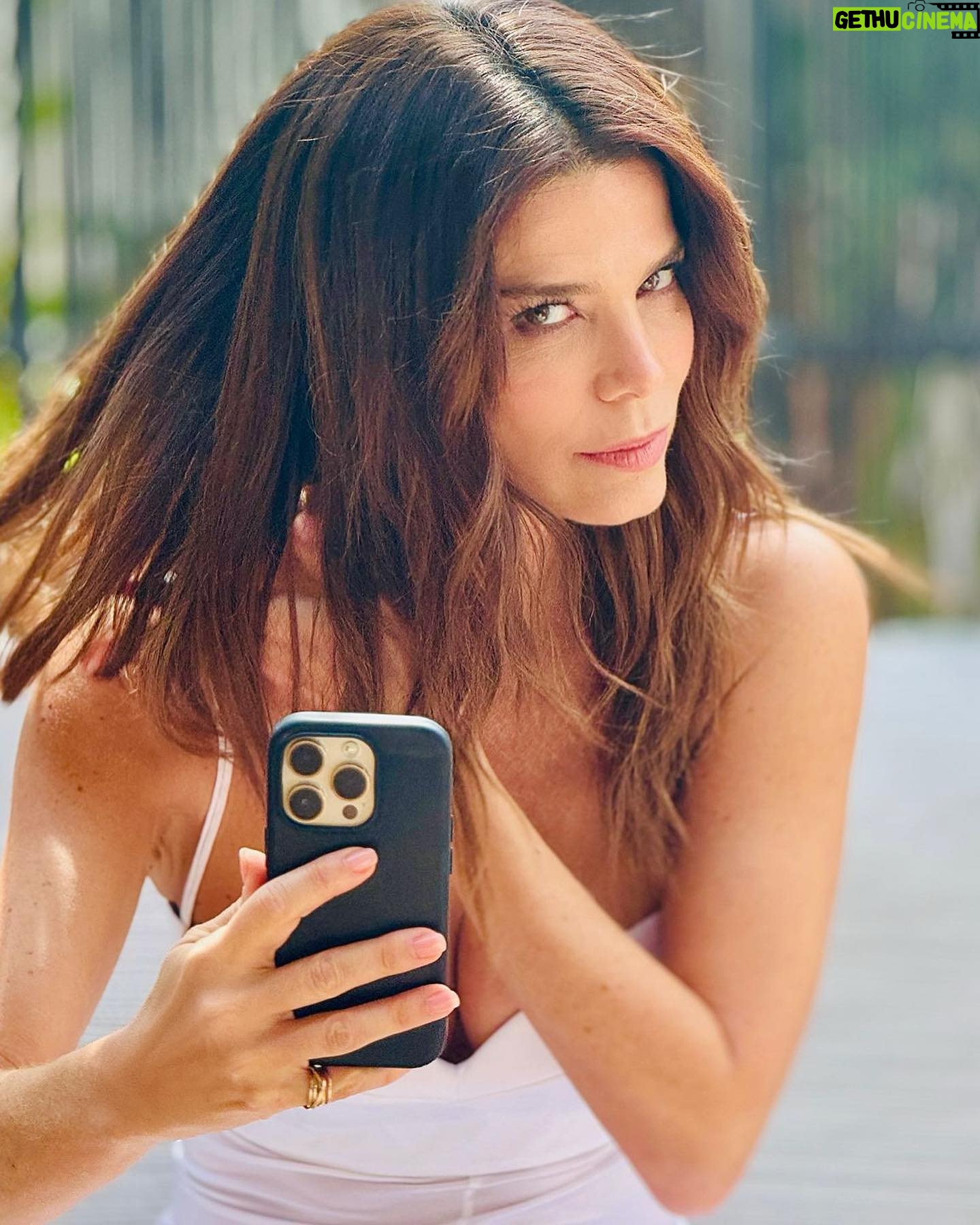 Juana Acosta - 3 Likes - Press Junket 💛 Les Pistolets en platique de @jeanchristophemeurisse #Cannes2024
Gracias @jorgesnab @merakiagents @juanita_fellag_chebra @charadesfilms @bacfilms @quinzaine_des_cineastes @festivaldecannes