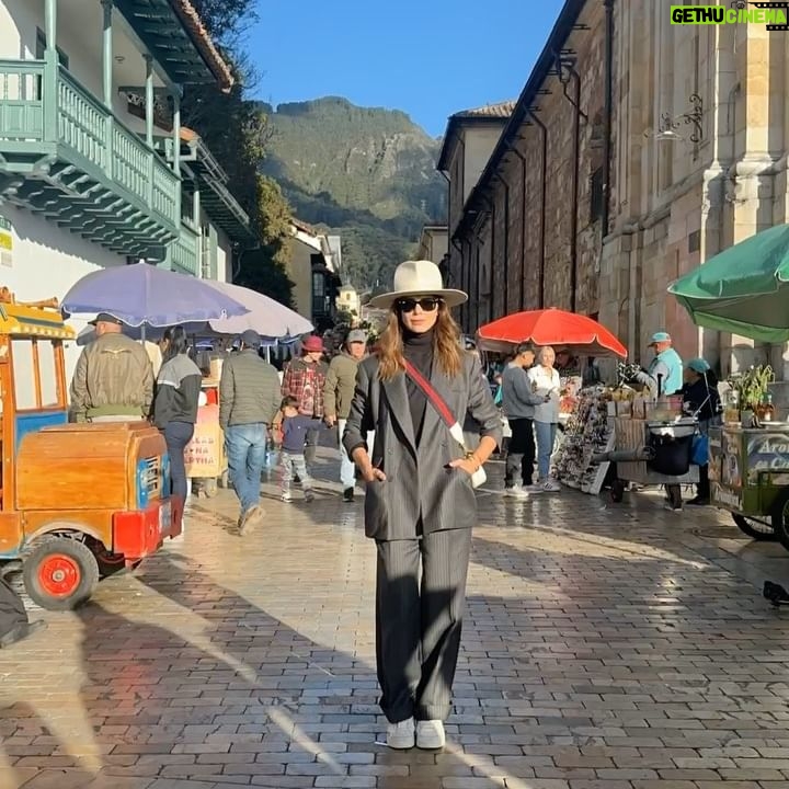 Juana Acosta Instagram - ❤️ Una tarde en La Candelaria ❤️ #Bogotá #DayOff @pfgandrade @solhypatia @el_rey_mon Look @sandroparis @ehmoda @d.laguarda_sombrereria @hidn_ander @gucci #Colombia