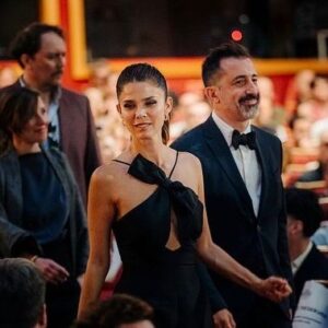 Juana Acosta Instagram - Plastic Guns 🖤 Les Pistolets en Plastique 
Sortie le 26 Juin!! 🌟 @festivaldecannes 
@quinzaine_des_cineastes @charadesfilms @bacfilms