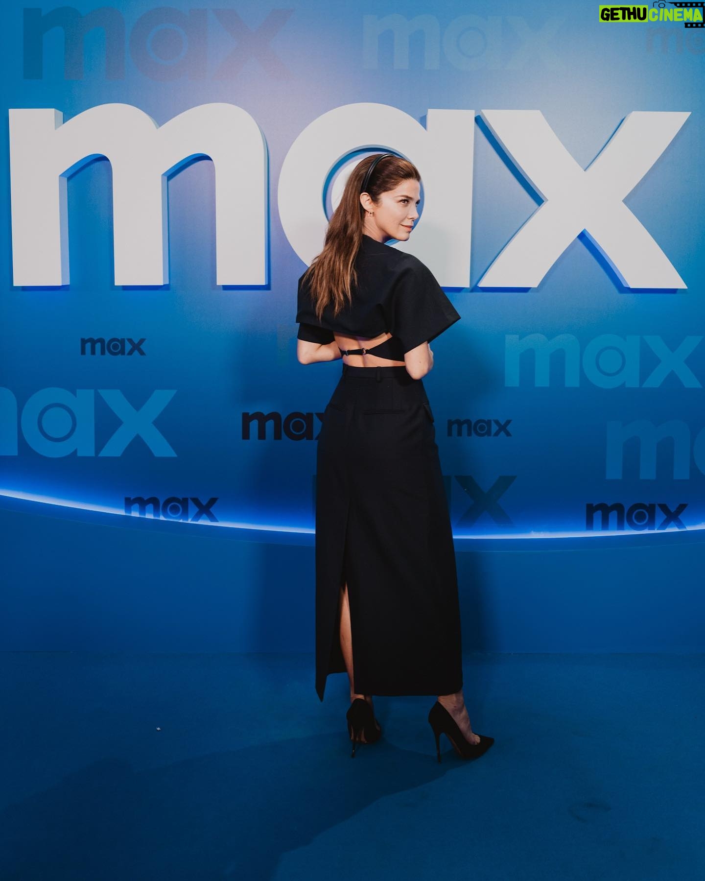Juana Acosta - 3 Likes - Gracias @hbomaxes 💙 Hermosa noche llena de reencuentros 🙌🏻🙌🏻 Gracias @_freddyalonso @hermes @cartier @jimmychoo 🖤 Gracias siempre a @gabriel_llano @beautyexpertlancome @lancomeofficial #Lancome #Makeup y Gracias a @davidxdyp impecables!
@merakiagents ✨