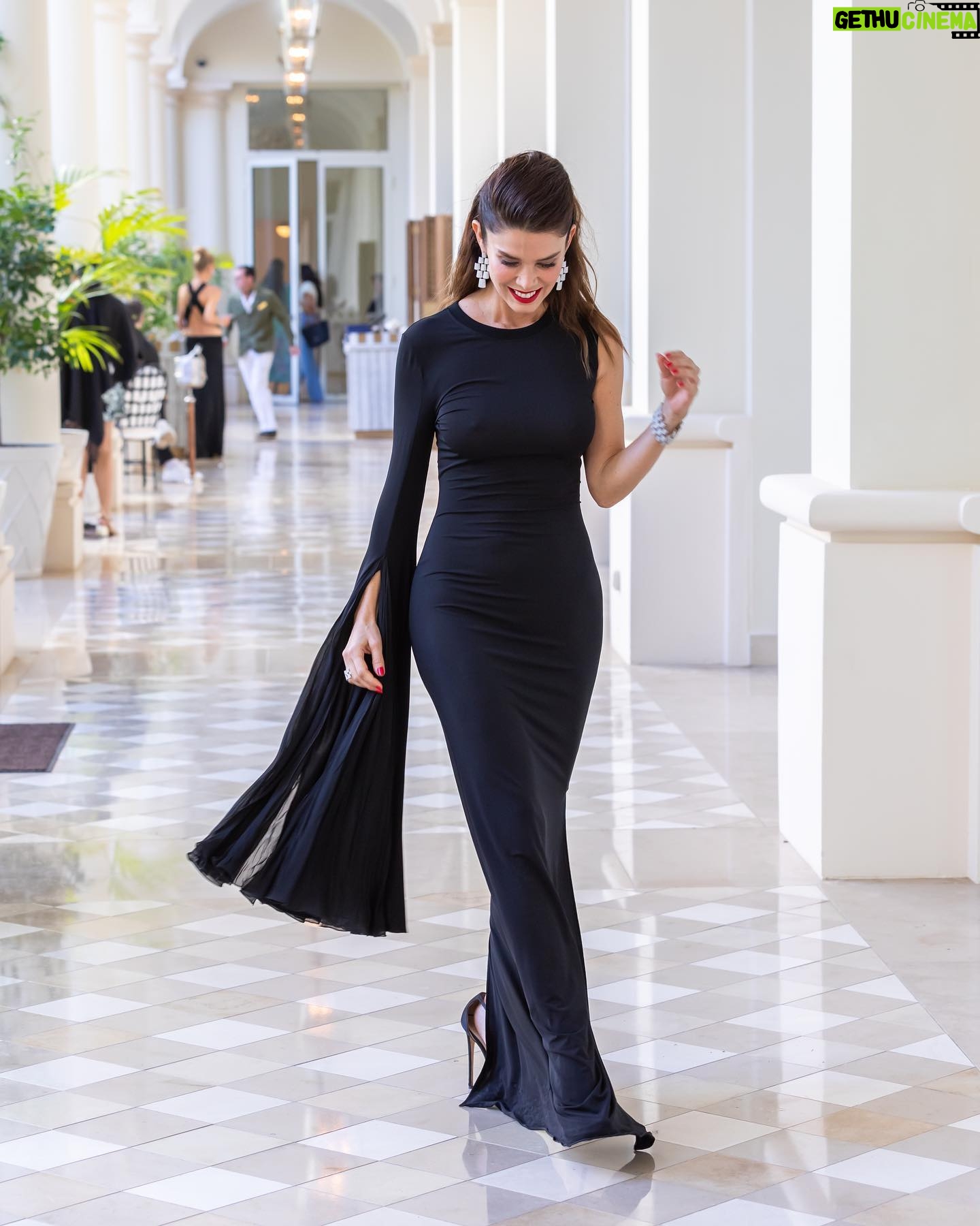Juana Acosta - 3 Likes - CANNES 2024 ❤️ Gracias @campariofficial @campari_spain por invitarme un año más a el @festivaldecannes a celebrar el cine; siempre es un sueño!! #WeAreCinema #CampariCinema #EnjoyResponsibly
Gracias @_freddyalonso @messika @nensidojaka @jimmychoo @lancomeofficial @beautyexpertlancome @merakiagents & @mariamasbaga #Cannes2024