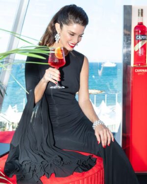 Juana Acosta Instagram - CANNES 2024 ❤️ Gracias @campariofficial @campari_spain por invitarme un año más a el @festivaldecannes a celebrar el cine; siempre es un sueño!! #WeAreCinema #CampariCinema #EnjoyResponsibly
Gracias @_freddyalonso @messika @nensidojaka @jimmychoo @lancomeofficial @beautyexpertlancome @merakiagents & @mariamasbaga #Cannes2024