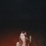 Juana del Río Instagram - La mayoría de estas fotos fueron tomadas después de las 2 am. Tiempo en el que usualmente acaba nuestro tiempo de escritura. Pronto tendremos que entregar. Aquí entonces dejamos un rastro de esas noches para que cuando tengamos el placer de ver esas historias vivas, recordemos que mientras las escribíamos tomábamos fotos para calmar el miedo que produce decidir sobre vidas imaginadas. 🦇