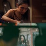 Juana del Río Instagram - Actuar es decir la verdad. Y la verdad siempre viene de adentro. Actuar es encontrar dentro de uno lo que une con el otro. Actuar es saber que el universo entero lo llevamos dentro. Actuar no es vivir mil vidas, es vivir una metáfora de la propia en su más profunda y máxima expresión. Aquí están algunos trozos de mi vida que pueden ver en Netflix. 🦇 Amelia Gómez / La Ley Secreta. Fue mi primer protagónico, mi segunda vez en televisión. La viví con la pasión y la inocencia de quien, tras una década de estudios, podía aplicar lo aprendido en la práctica. Mi amor por el teatro encontró una competencia en el audiovisual.  Elena Poveda / Frontera Verde. Protagonizar esta serie me cambió la vida. Este rodaje tan duro me confrontó con la fragilidad de mi cuerpo y de mi mente, pero como ella, entendí que del otro lado de la muerte, está la transformación. Elena me abrió puertas más allá de mis sueños, me llevó al otro lado del mundo y me hizo quien soy hoy.  Celeste Villamarín, alias la Cha Cha / Amar y Vivir. Con ella encontré la libertad. Fue un personaje delicioso, intenso, divertido, que echaba tiros, que montaba en moto, que amaba como nadie. Que murió y en mis brazos y que repetiría mil veces. Rebeca Soto / Historia de un crimen - Mauricio Leal. Llevar esta película fue uno de los mayores honores de mi vida. Cada gesto, cada mirada, cada movimiento de Rebeca conectaba con lo más profundo de mis luchas, de mis demonios y de mis anhelos. Cada vez que pienso en ella, sé que quiero seguir siendo actriz. Goles en Contra / Guionista junto a Jacques Toulemonde. Escribiendo esta serie, entendí que si actuar es contar historias, mueve las mismas fibras que escribir. También confirmé que me gusta tanto actuar frente a una cámara como detrás de una pantalla.  Y me llena de orgullo y gratitud darme cuenta de que he tenido la fortuna de estar en una posición privilegiada para contar estas historias, como guionista, como antagonista, como protagonista, viviendo mi vida profundo, sentido y asumido, de la mejor manera que puedo, de la única manera que sé cómo vivir. 🦇