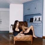 Juana del Río Instagram - Hace mucho tiempo no me ilusionaba tanto un personaje como la joya que ahora tengo en las manos. Y por eso estoy aquí, con miedo hasta el hueso, pero profundamente honrada y contenta. Y es por eso también, que quería compartirlo con ustedes. Gracias a los que confiaron en mí. Prometo no decepcionar. 🦇🎬 Entonces en casa, celebramos las fiestas con este tremendo regalo y espero también que estén encontrando tranquilidad, sea como sea que deseen festejar estas fechas. Desde acá como siempre, les mandamos todo el cariño y agradecimiento.