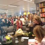 Judite Sousa Instagram – Um fim de semana de partilha e de afectos. Grata às equipas @penguinlivros @fnacportugal @elcorteinglespt 📘📖❤️