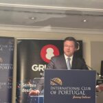Judite Sousa Instagram - Dia para ouvir o Presidente da Fundação Francisco Manuel Dos Santos, Gonçalo Matias, que revelou os últimos estudos sobre a situação económica e social do país. 1,7 milhões de pobres. 4,4 se não existissem prestações sociais. Salário dos jovens qualificados está nos 980 euros, muito abaixo do salário médio#internationalclubofportugal🇵🇹