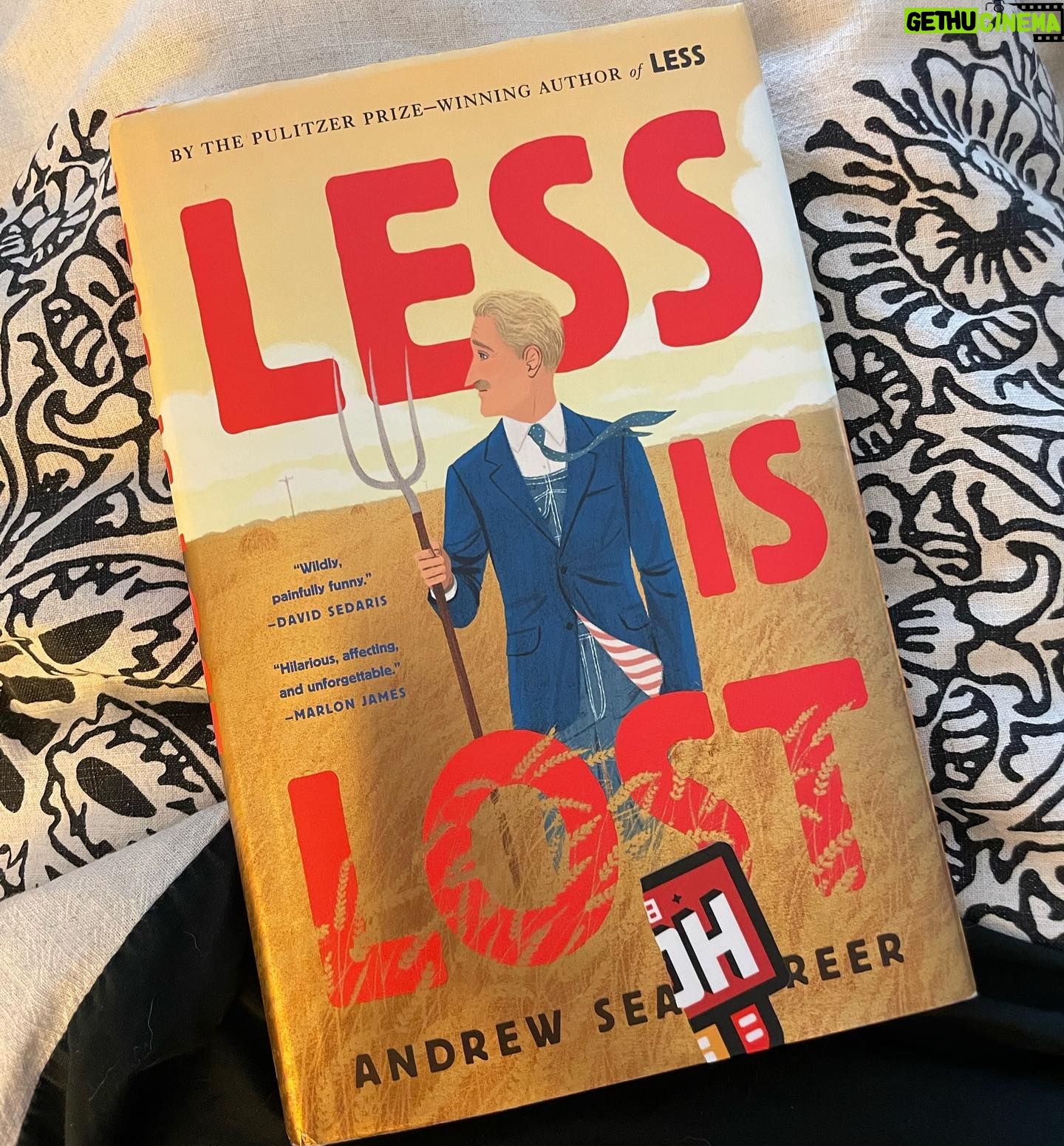 Judy Greer Instagram - Dear Arthur Less, I love you, I love reading about you, I love when you’re lost, I love when you get found. Looking forward to more! (@asgreer will there be more? p.s. could we be related?) @littlebrown @asgreer #reading #readingrecap #lessislost #andrewseangreer #littlebrownandcompany