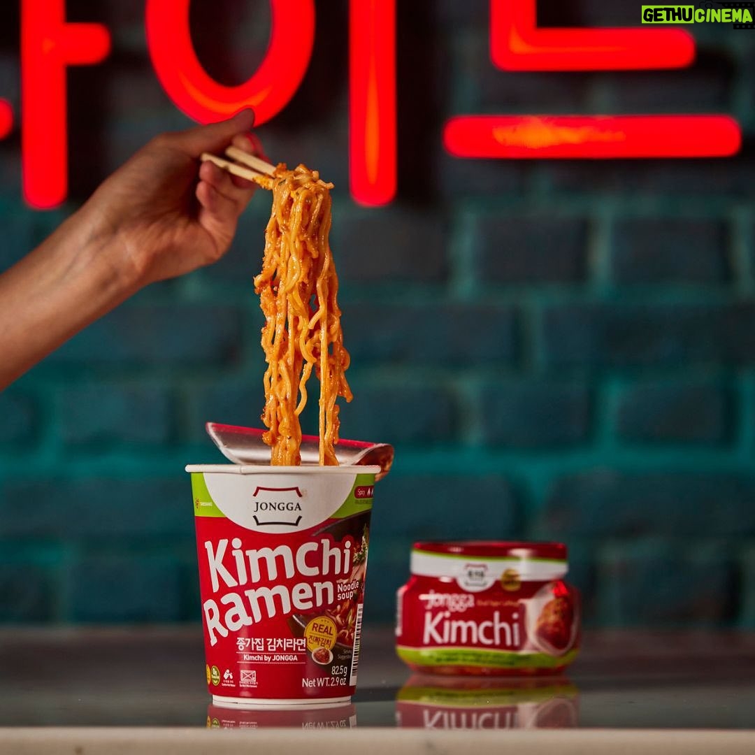 Judy Joo Instagram - New flavors alert! Jongga Kimchi fried rice, Jongga Kimchi mac 'n' cheese noodles, AND the K-Stack Chicken Burger with a Jongga Kimchi twist! πππ Block out your diaries from today until the 14th Oct and make your way to Seoul Bird Canary Wharf - you won't want to miss this! #kimchified #JonggaKimchi #No1Kimchi #Jongga #flavourverse @jongga_global @seoulbirduk #korea #korean #kimchi