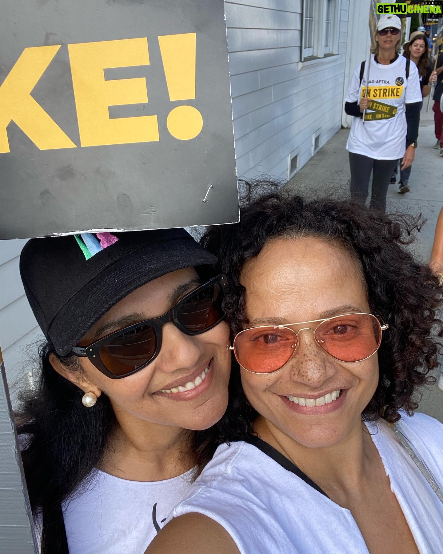 Judy Reyes Instagram - One day stronger…#sagaftra #sagaftrastrong @yourstrulysuleka @johnortiz718 @t8dono ✊🏽👑✊🏽