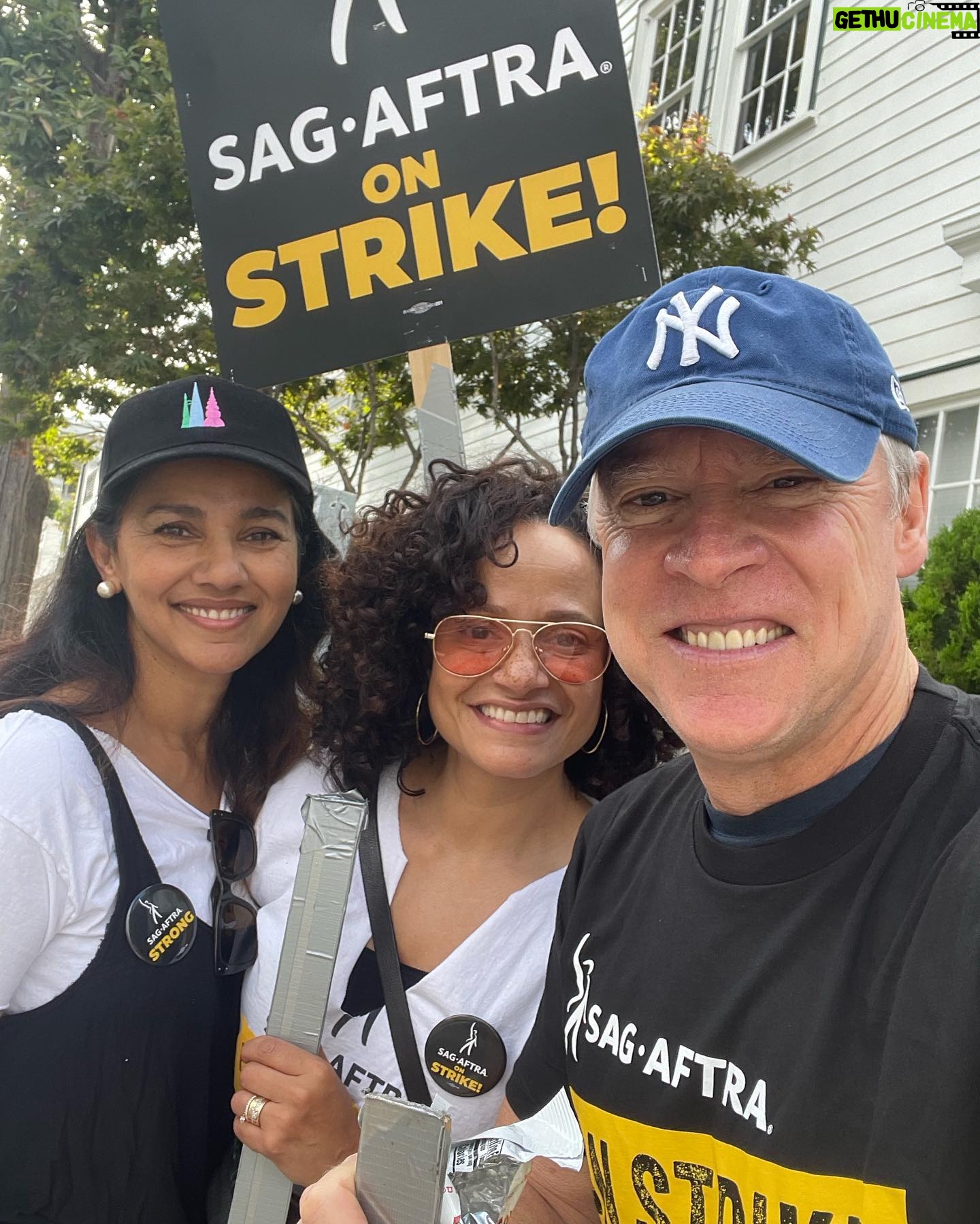 Judy Reyes Instagram - One day stronger…#sagaftra #sagaftrastrong @yourstrulysuleka @johnortiz718 @t8dono ✊🏽👑✊🏽