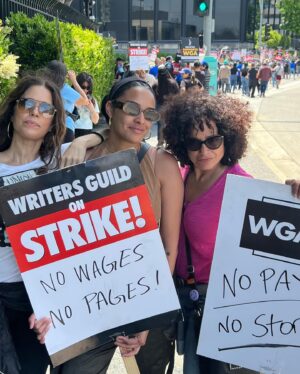 Judy Reyes Instagram - UNIDOS!✊🏽 Latine coming out to support hardcore! @wgawest @wgaeast @sagaftra @therealanaortiz @sashamerci @toddgrinnell #wgastrong