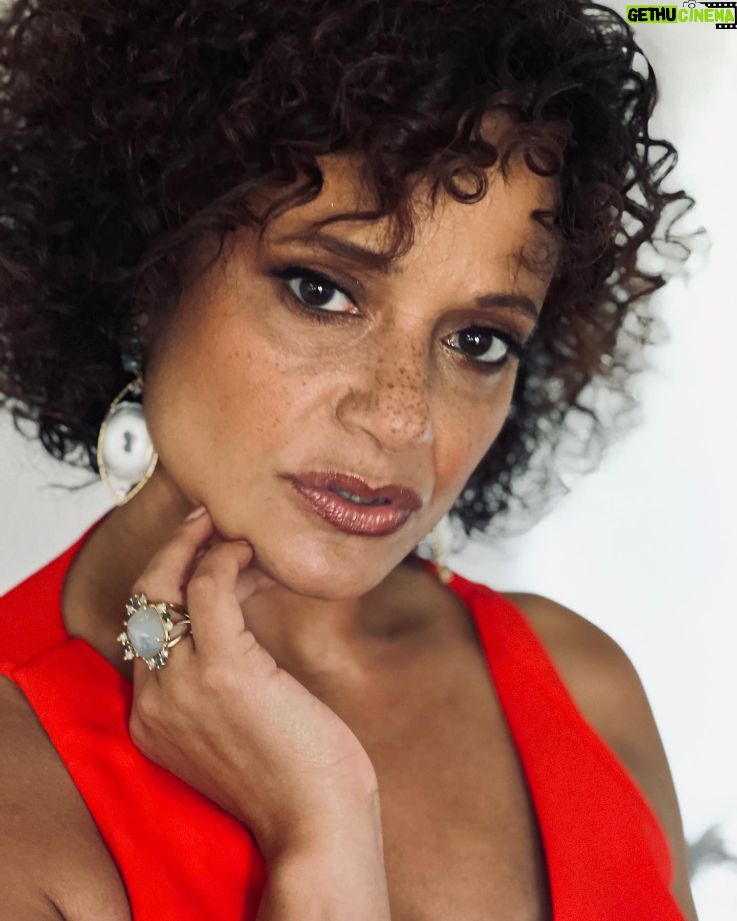 Judy Reyes - 7.1K Likes - Ready for the Imagen Awards. Doesn’t happen without the team. Judy’s look:
Stylist @Lara_backmender
Jumpsuit @trinaturk @renttherunway
Bag @demellierlondon
Shoes @larroude
Jewelry @dariadekoning
Makeup @oliviafischa
Hair @lornareidhair