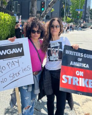 Judy Reyes Instagram - UNIDOS!✊🏽 Latine coming out to support hardcore! @wgawest @wgaeast @sagaftra @therealanaortiz @sashamerci @toddgrinnell #wgastrong