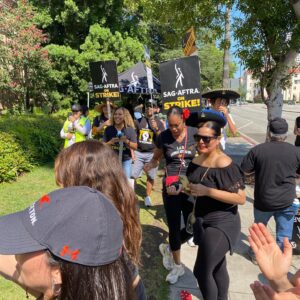 Judy Reyes Instagram - Out here participatin’ and representin’! @therealanaortiz @toddgrinnell @trishalafache 
@latinasactingup #sagaftra #wgastrong ✊🏽👑♥️